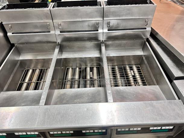 Excellent Pitco SG14 Gas Fryer - (3) 50 lb Each With Filtration System Tested and Working! - Image 6 of 11
