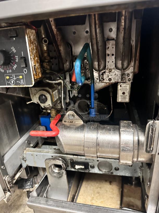 Excellent Pitco SG14 Gas Fryer - (3) 50 lb Each With Filtration System Tested and Working! - Image 8 of 11