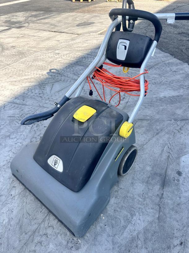 Excellent Windsor NuWave 26 Wide Area Commercial Vacuum Cleaner 115v Tested and Working! - Image 2 of 9