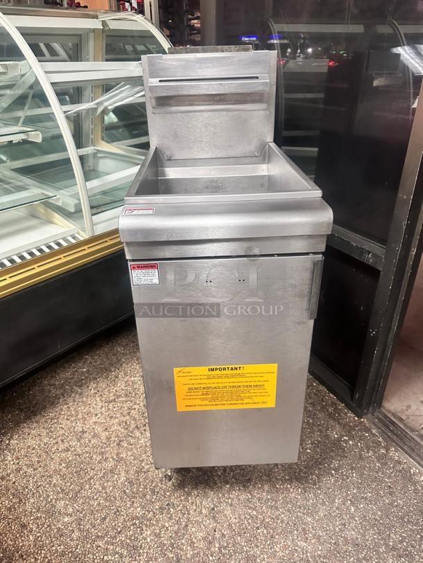 Excellent Commercial Gas Fryer Tested and Working! - Image 1 of 10