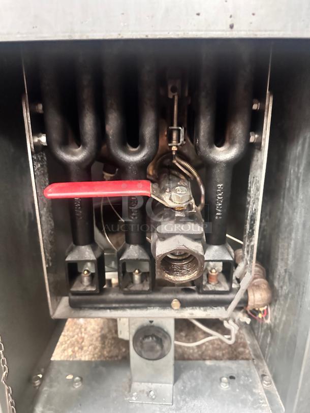 Excellent Commercial Gas Fryer Tested and Working! - Image 8 of 10
