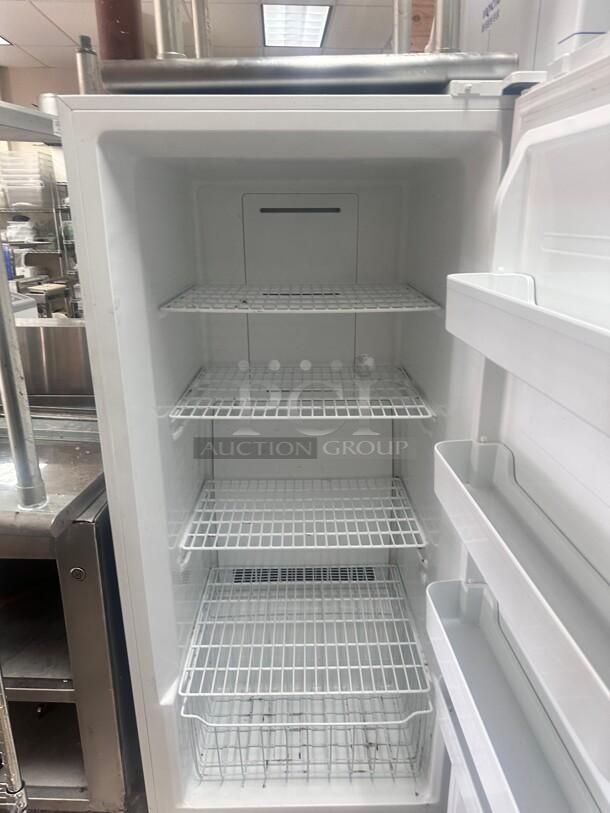 Nice Danby Commercial one door Freezer 115volt Tested and Working! - Image 6 of 10