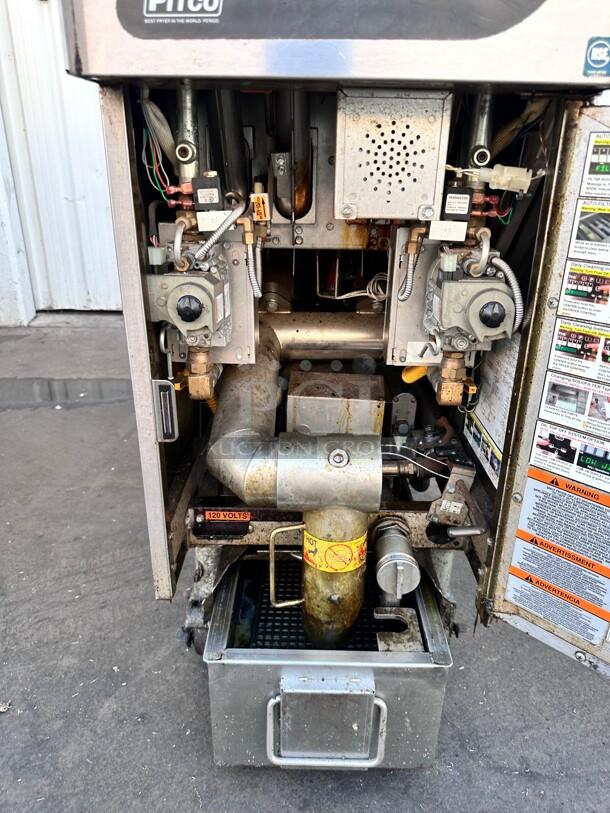 Nice Pitco SFSSHL Gas 40-50 lb. Gas Fryer With Filtration System Tested and Working! - Image 8 of 9