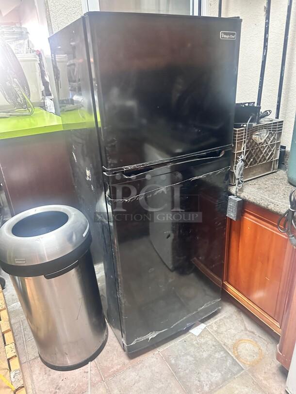 Almost New Magic Chef 10.1 cu. ft. Top Freezer Refrigerator Combo 115 Volt Tested and Working! - Image 1 of 4