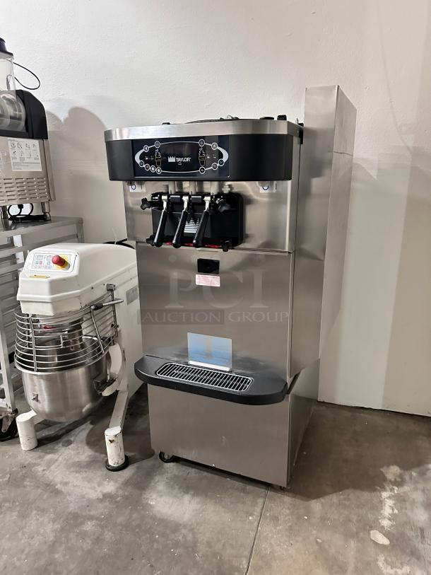 Late Model Taylor C723-27 Commercial Ice Cream Machine 220Volt Tested and Working! - Image 3 of 12