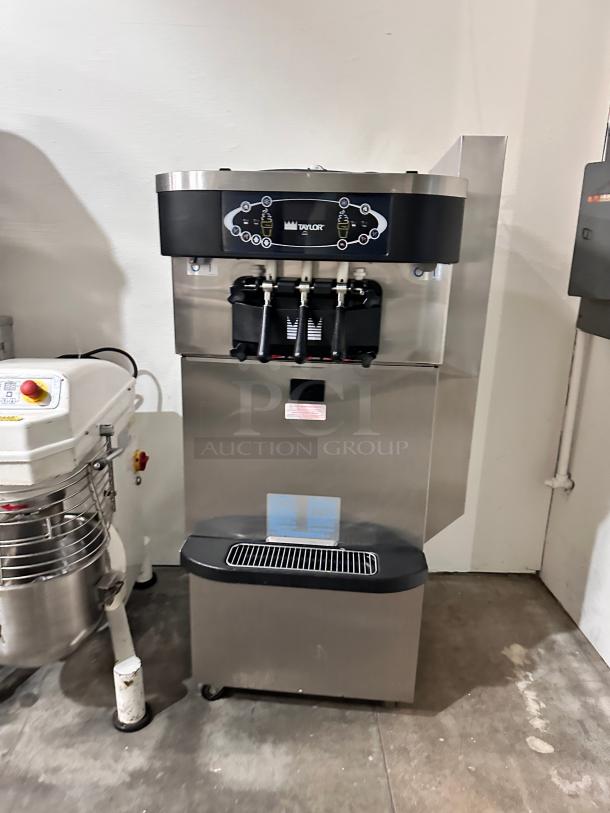 Late Model Taylor C723-27 Commercial Ice Cream Machine 220Volt Tested and Working! - Image 9 of 12