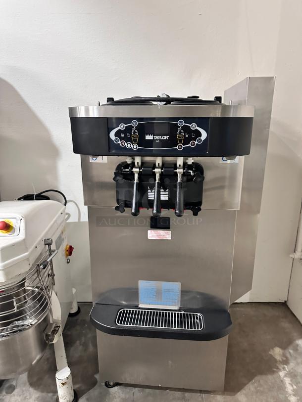 Late Model Taylor C723-27 Commercial Ice Cream Machine 220Volt Tested and Working! - Image 10 of 12