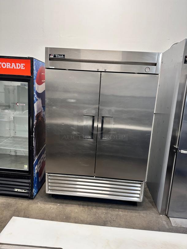 True T-49 Commercial Two Door Refrigerator 115Volt Tested and Working! - Image 2 of 5