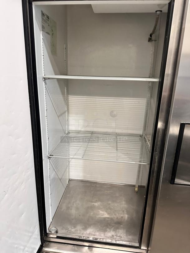True T-49 Commercial Two Door Refrigerator 115Volt Tested and Working! - Image 4 of 5