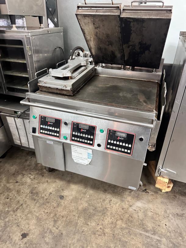 Nice Garland XG36 Xpress 36" Semi Automaric Triple Clamshell Grill Griddle-3 Platens Gas Tested and Working! - Image 5 of 7