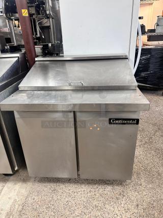 Excellent Continental SW36-15M 36" 2 Door Mega Top  Refrigerated Sandwich Prep Table 115volt Tested and Working!
