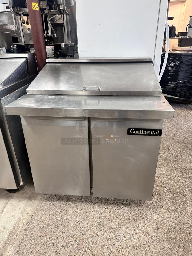 Excellent Continental SW36-15M 36" 2 Door Mega Top  Refrigerated Sandwich Prep Table 115volt Tested and Working! - Image 6 of 9