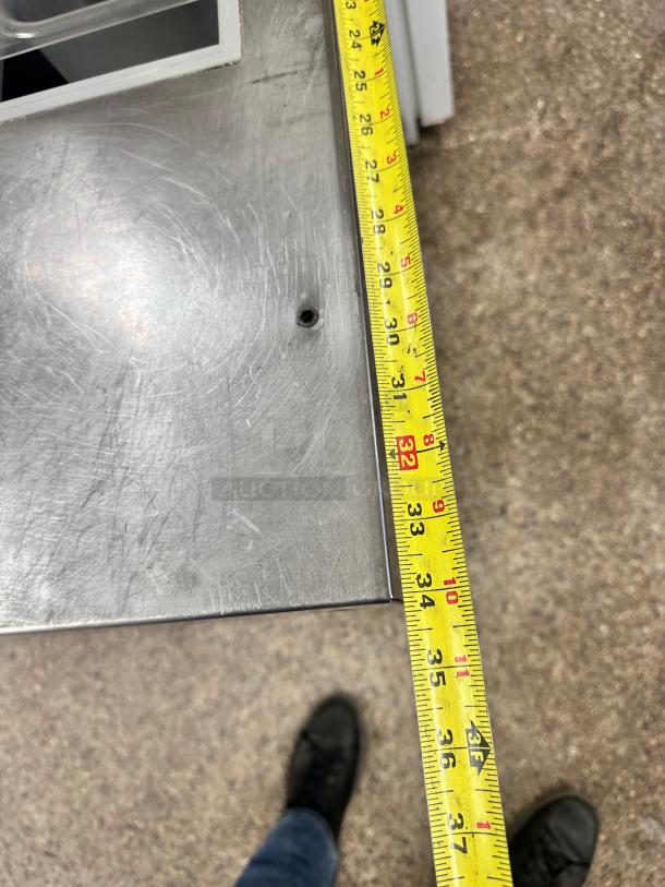 Excellent Continental SW36-15M 36" 2 Door Mega Top  Refrigerated Sandwich Prep Table 115volt Tested and Working! - Image 8 of 9