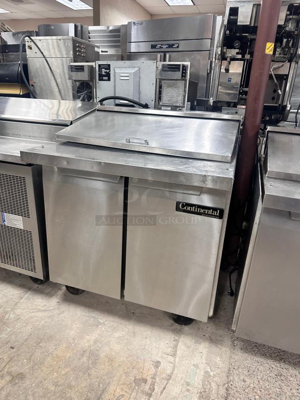Excellent Continental SW36-15M 36" 2 Door Mega Top  Refrigerated Sandwich Prep Table 115volt Tested and Working! - Image 3 of 8