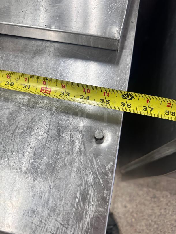 Excellent Continental SW36-15M 36" 2 Door Mega Top  Refrigerated Sandwich Prep Table 115volt Tested and Working! - Image 7 of 8