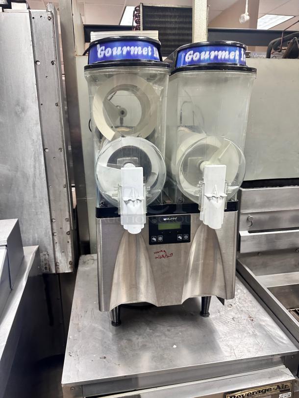Bunn  White and Stainless Steel Double 3 Gallon Slushy Machine - 120V Tested and Working! - Image 3 of 7