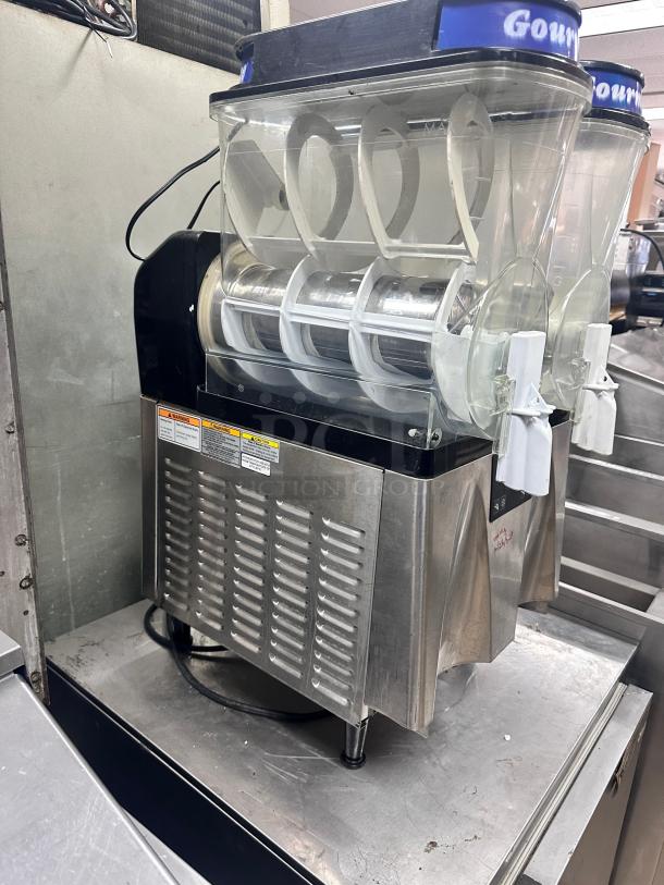 Bunn  White and Stainless Steel Double 3 Gallon Slushy Machine - 120V Tested and Working! - Image 4 of 7