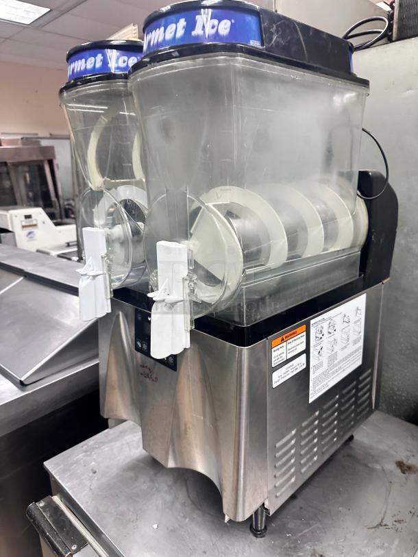 Bunn  White and Stainless Steel Double 3 Gallon Slushy Machine - 120V Tested and Working! - Image 6 of 7