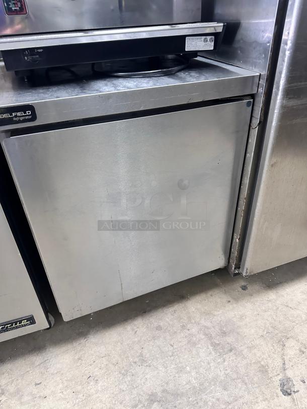 Delfield 4427NP 27"W Undercounter Refrigerator w/ (1) Section & (1) Door, 115v Tested and Working! - Image 4 of 5