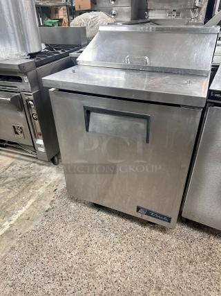 Excellent True TSSU-27-08-HC 27" Sandwich Table w/ Refrigerated Base, 115v Tested and Working!