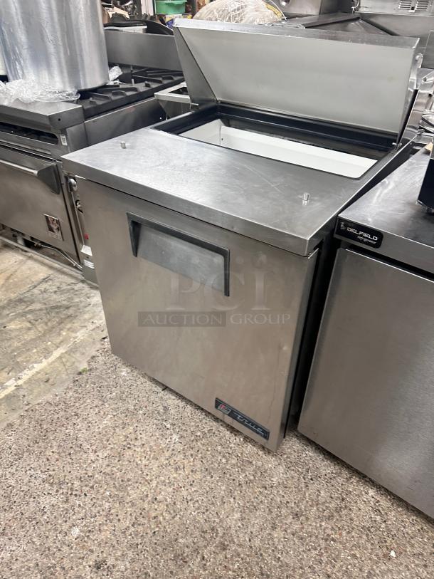 Excellent True TSSU-27-08-HC 27" Sandwich Table w/ Refrigerated Base, 115v Tested and Working! - Image 4 of 7