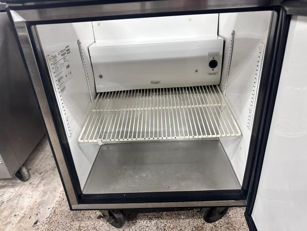 Excellent True TSSU-27-08-HC 27" Sandwich Table w/ Refrigerated Base, 115v Tested and Working! - Image 5 of 7