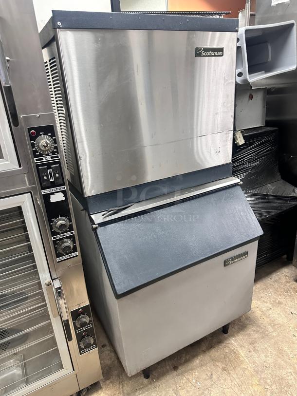 Scotsman CME506AS 30" Air Cooled Small Cube Ice Machine Storage Bin - 525 lb. Per Day 115volt Tested and Working! - Image 1 of 7