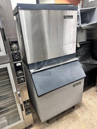 Scotsman CME506AS 30" Air Cooled Small Cube Ice Machine Storage Bin - 525 lb. Per Day 115volt Tested and Working!