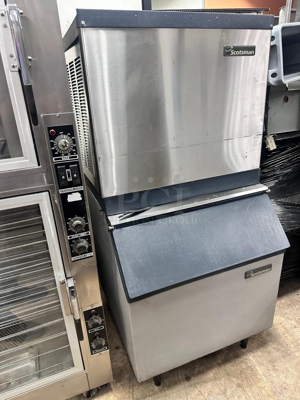 Scotsman CME506AS 30" Air Cooled Small Cube Ice Machine Storage Bin - 525 lb. Per Day 115volt Tested and Working! - Image 2 of 7