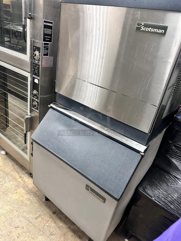Scotsman CME506AS 30" Air Cooled Small Cube Ice Machine Storage Bin - 525 lb. Per Day 115volt Tested and Working! - Image 3 of 7