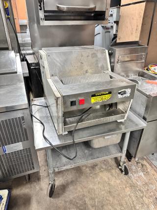 Oliver 711 Commercial Counter Top 3/8" Bread Slicer 115volt