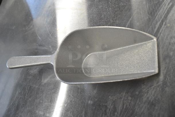 BRAND NEW! Box of 20 Browne 574253 Metal Flat Bottom 7 oz Scoops - Image 4 of 5