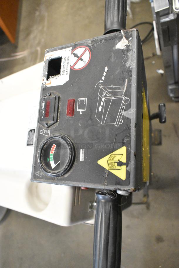 Nilfisk Advance VS 20 Metal Commercial Floor Cleaner. Tested and Does Not Power On - Image 5 of 10