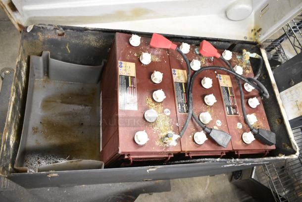 Nilfisk Advance VS 20 Metal Commercial Floor Cleaner. Tested and Does Not Power On - Image 4 of 8