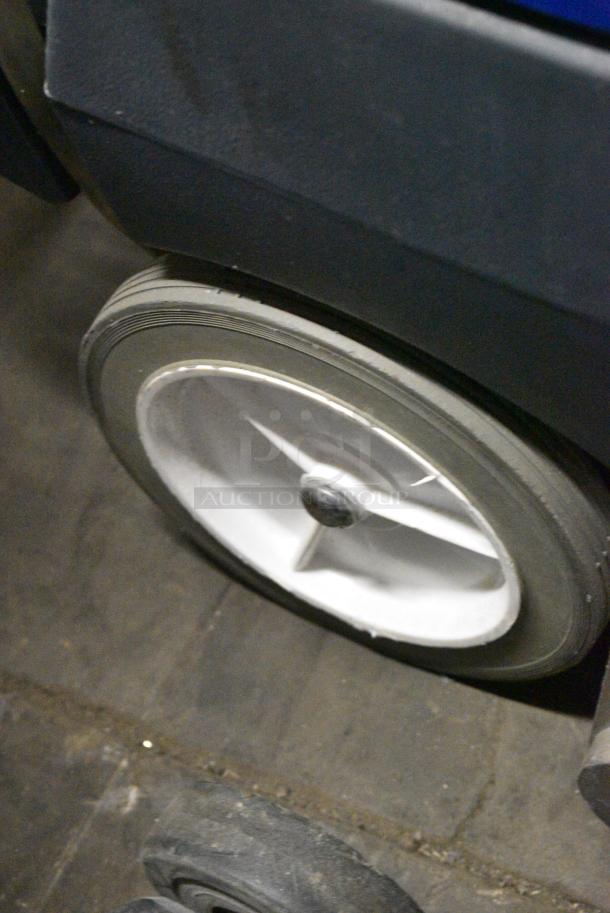 Windsor Clipper CLP12 Carpet Cleaner. 115 Volts, 1 Phase. Tested and Working! - Image 3 of 6