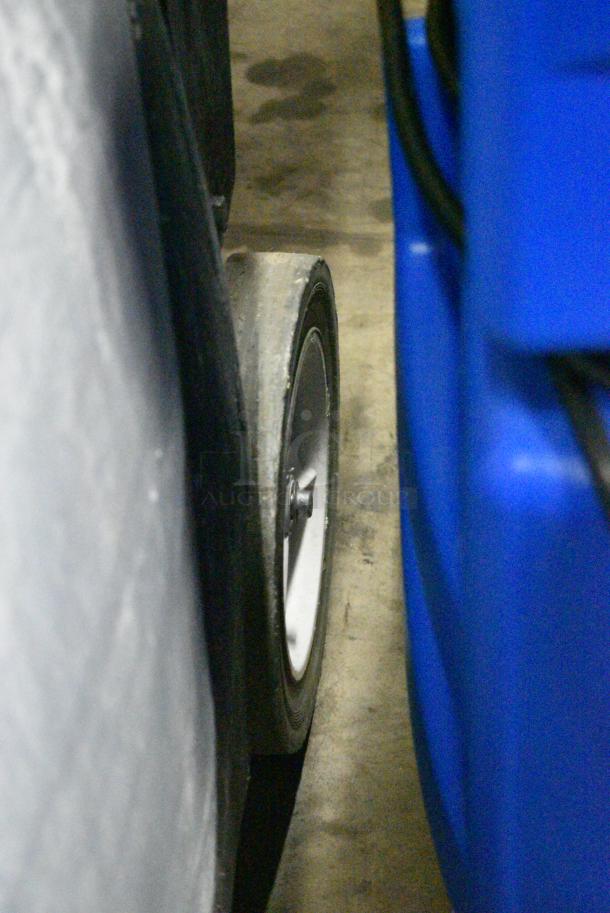 Nilfisk Advance Sprite 16 Floor Cleaner. Tested and Working! - Image 3 of 7