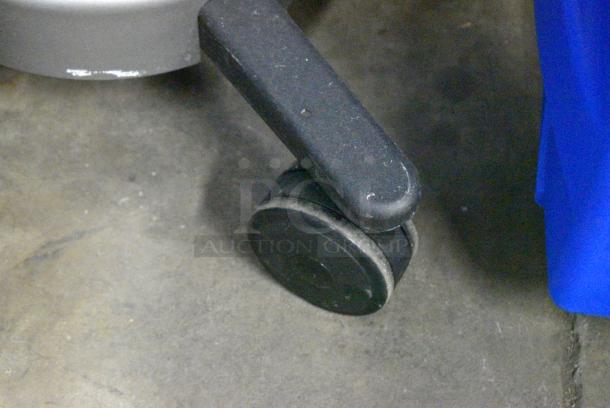 Nintendo Starlight SFC-RVL-001 Wii Game Console Preview System w/ Monitor on Casters. Tested and Working! - Image 5 of 6