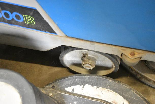 Tornado Glazer 2500B Floor Cleaner. Cannot Test - Does Not Have Battery - Image 3 of 6