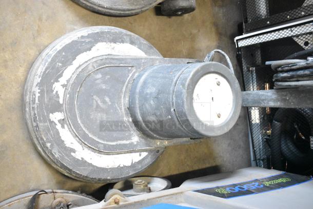 Advance 20 Floor Cleaner. Tested and Does Not Power On - Image 3 of 6