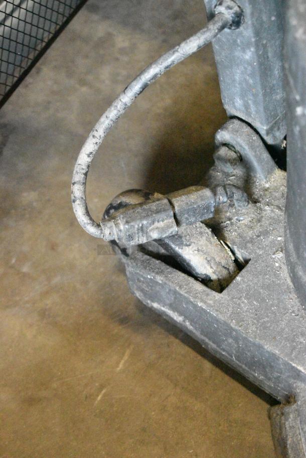 Advance 20 Floor Cleaner. Tested and Does Not Power On - Image 4 of 6