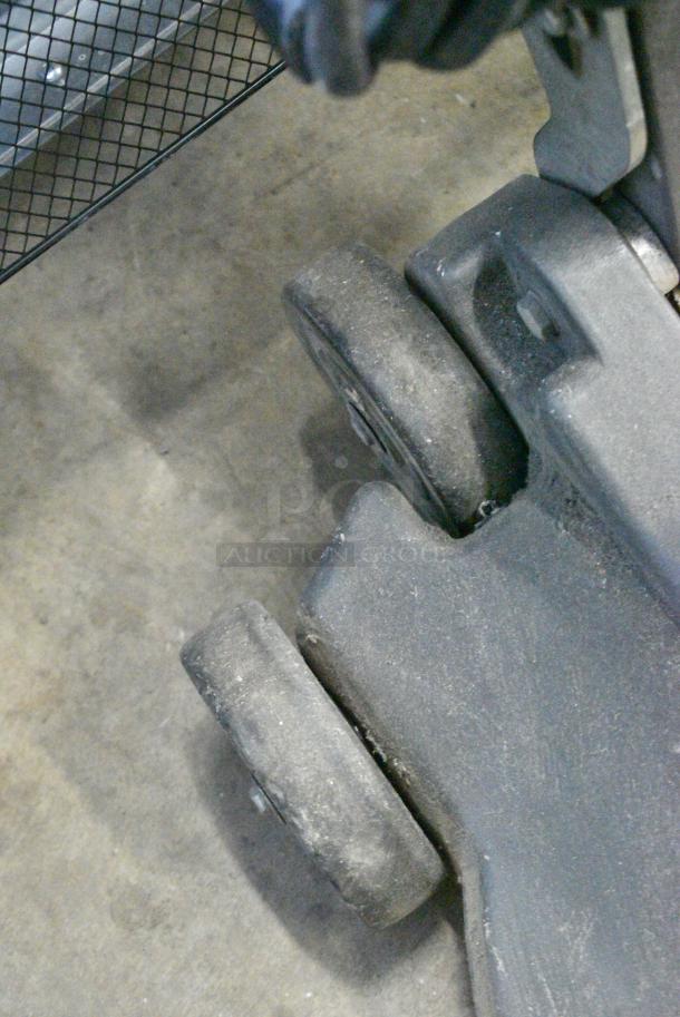 Nilfisk Advance 20 Plus Floor Cleaner. Tested and Does Not Power On - Image 4 of 5