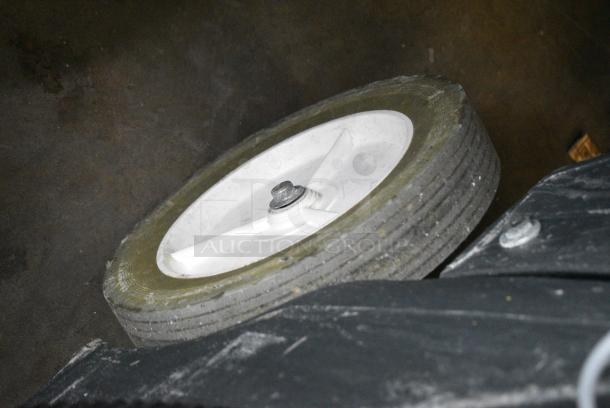 Nilfisk Advance Sprite 16 Floor Cleaner. Tested and Working! - Image 4 of 7