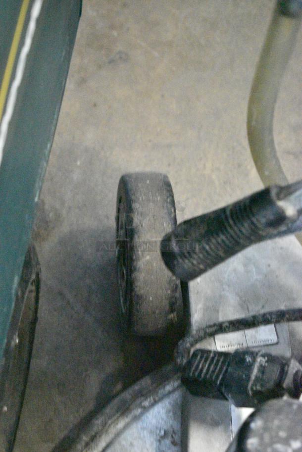 Nilfisk Advance ESFTTER 20HD Floor Cleaner. Tested and Working! - Image 5 of 7