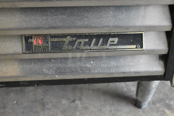 True TSD-33G Stainless Steel Commercial 2 Door Reach In Cooler Merchandiser. 115 Volts, 1 Phase. Tested and Working! - Image 2 of 5