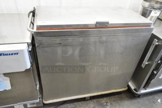Aladdin Stainless Steel Electric Powered Unit on Commercial Casters. Cannot Test Due To Plug Style