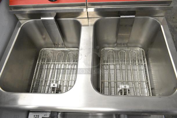 BRAND NEW SCRATCH AND DENT! 2023 Avantco 177F202 Stainless Steel Commercial Countertop Electric Powered 2 Bay Fryer w/ 2 Metal Fry Baskets and 2 Metal Lids. 208/240 Volts, 1 Phase. - Image 6 of 7
