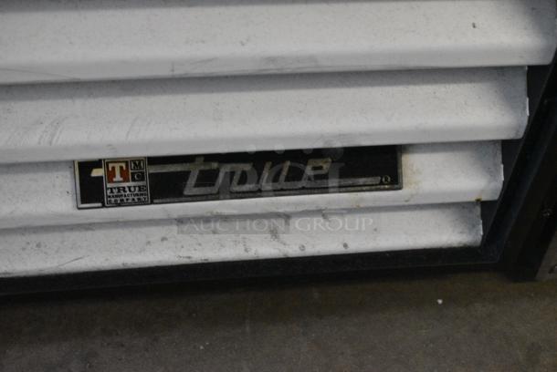 True GDM-23 Metal Commercial Single Door Reach In Cooler Merchandiser w/ Poly Coated Racks. 115 Volts, 1 Phase. Tested and Working! - Image 2 of 4