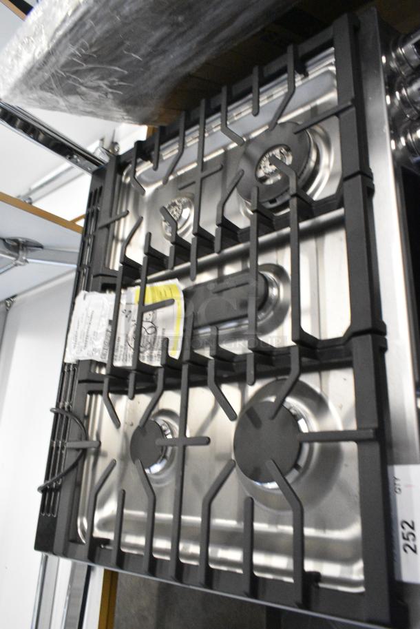 BRAND NEW SCRATCH AND DENT! LG LSGL6337F Stainless Steel 4 Burner Range w/ Convection Oven. - Image 3 of 8