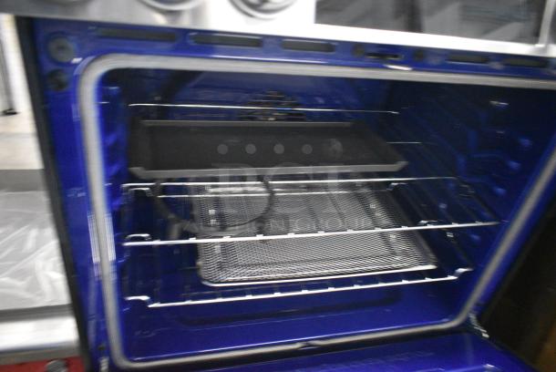 BRAND NEW SCRATCH AND DENT! LG LSGL6337F Stainless Steel 4 Burner Range w/ Convection Oven. - Image 5 of 8
