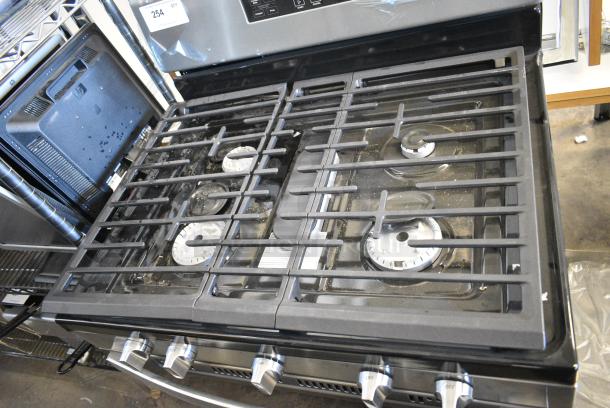 BRAND NEW SCRATCH AND DENT! Whirlpool Stainless Steel 4 Burner Range w/ Convection Oven. - Image 3 of 7